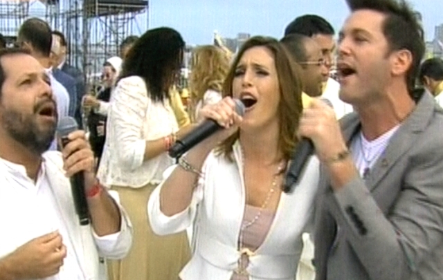 Cierre de la visita papal con Axel y Soledad.