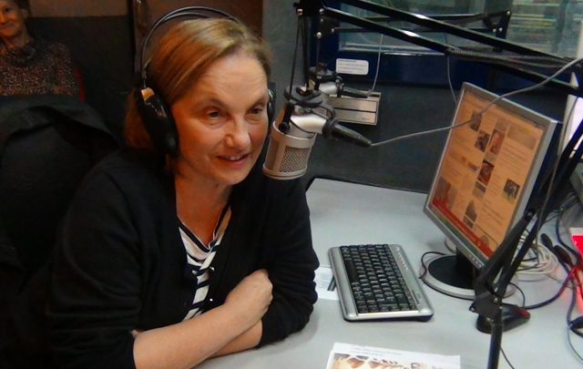 Dolli Irigoyen en el estudio de Cadena 3