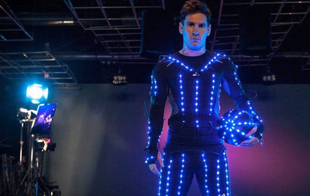 Lio se iluminó para el comercial de Adidas.