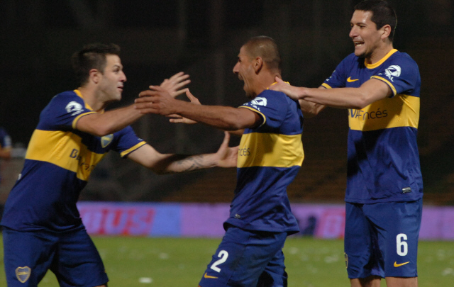 ''El Cata'' Díaz celebra el gol que le dio el triunfo al equipo ''xeneize''. 