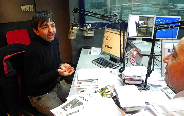 Adrián Dárgelos en Juntos.