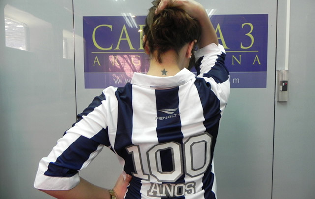 Geo con la camiseta del centenario de Talleres