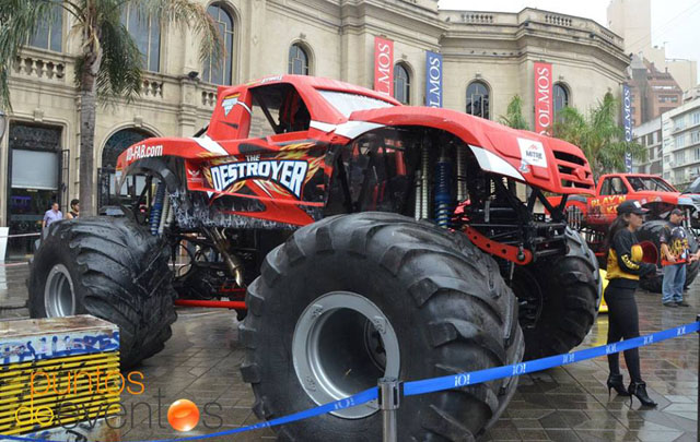 Monster truck en el Patio Olmos (foto: Puntos de Eventos)