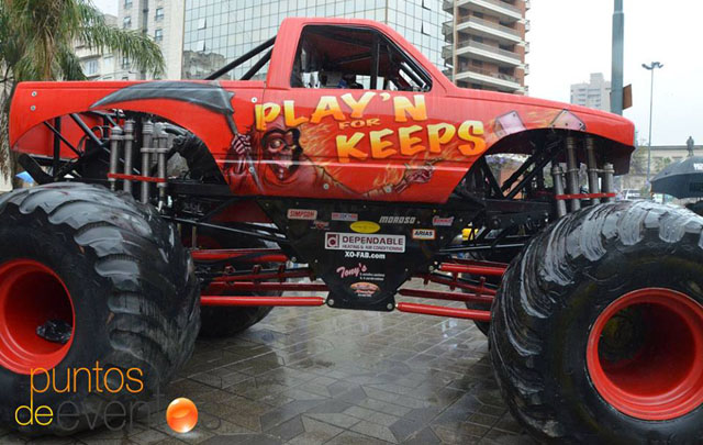 Monster truck en el Patio Olmos (foto: Puntos de Eventos)