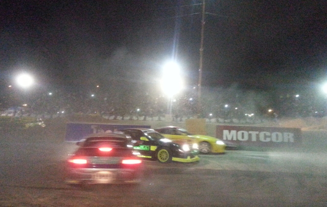 Los AutoDrift calentaron el ambiente con el rugir de sus motores.
