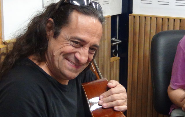 Omar Mollo en el estudio de Cadena 3.