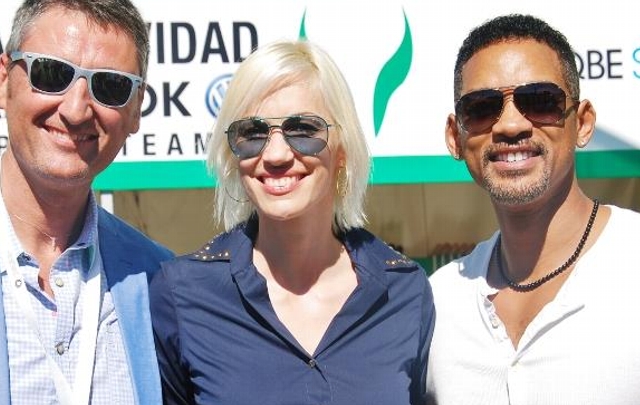 La modelo Ingrid Grudke se fotografió junto a Will Smith.