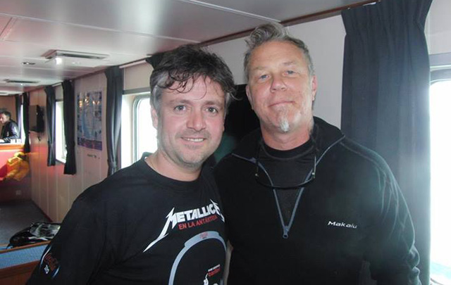 Marcos Piotti, junto a James Hetfield, el vocalista de Metállica. 