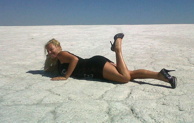 Celeste Benecchi en las salinas de San Luis.