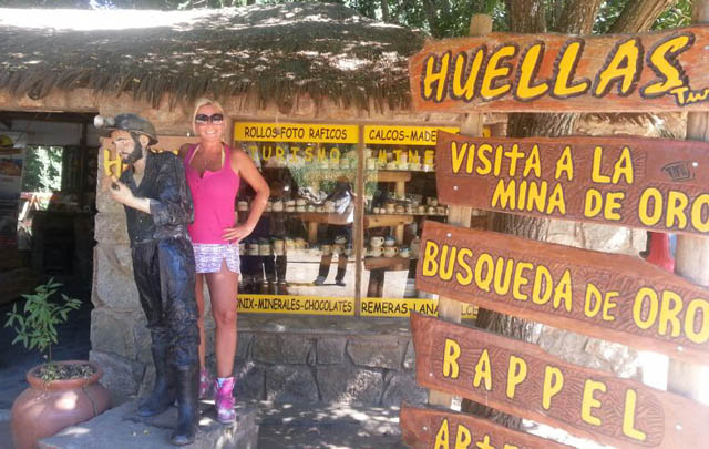 Celeste Benecchi visitó la mina de oro de La Carolina. 