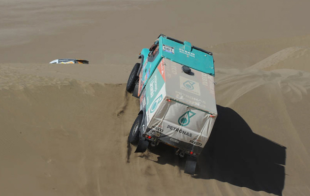 FOTO: De Rooy en la décima etapa del Dakar 2014