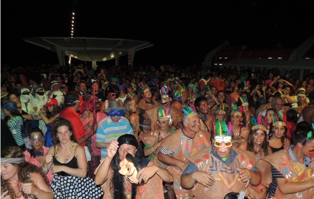 El ''Turco'' Genesir vivió una Fiesta de Carnaval en el Crucero Grand Celebration.