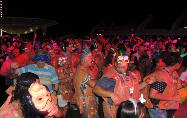 El ''Turco'' Genesir vivió una Fiesta de Carnaval en el Crucero Grand Celebration.