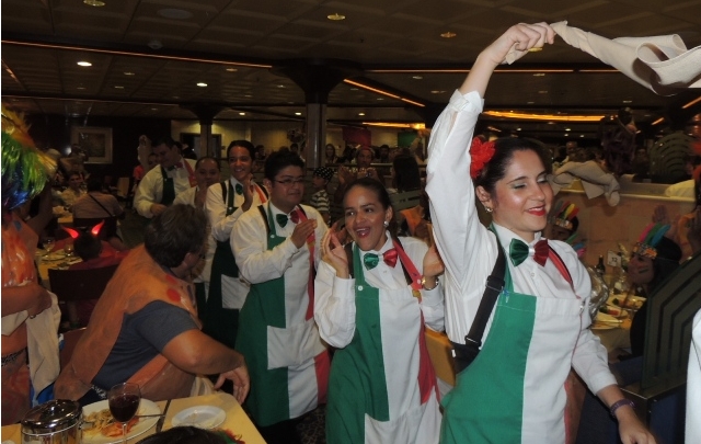 El ''Turco'' Genesir vivió una Fiesta de Carnaval en el Crucero Grand Celebration.