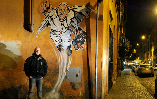 La original obra fue hecha por un artista callejero italiano llamado Maupal (foto).