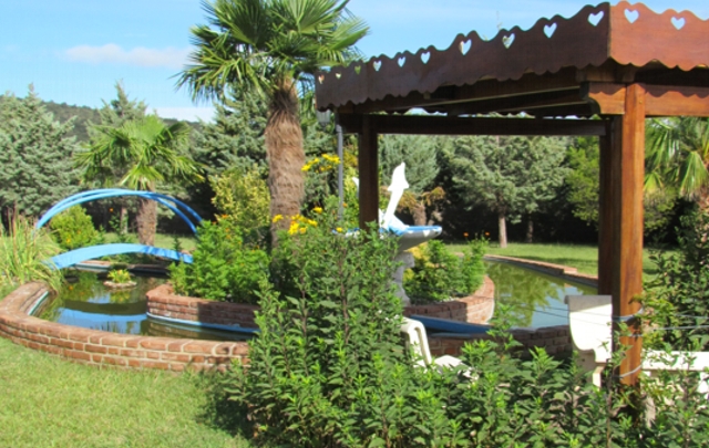 Linda Vista se ubica en la localidad de Los Hornillos. 