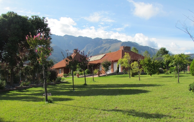 Linda Vista se ubica en la localidad de Los Hornillos. 