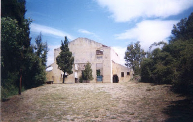 Las ruinas del centro atómico de Perón en la Isla Huemul, de Bariloche.
