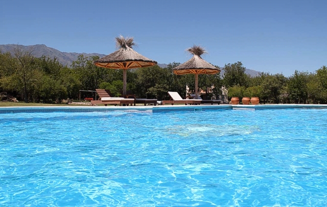 La imponente piscina del complejo turístico.