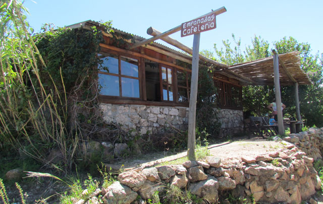 Los turistas disfrutan del balneario Abuela Teresa en Traslasierra.