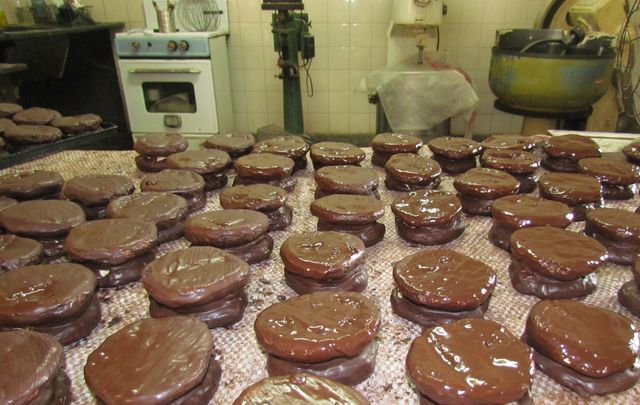 Orlando visitó la fábrica de alfajores artesanales ''Elmira Castro'' en Cura Brochero