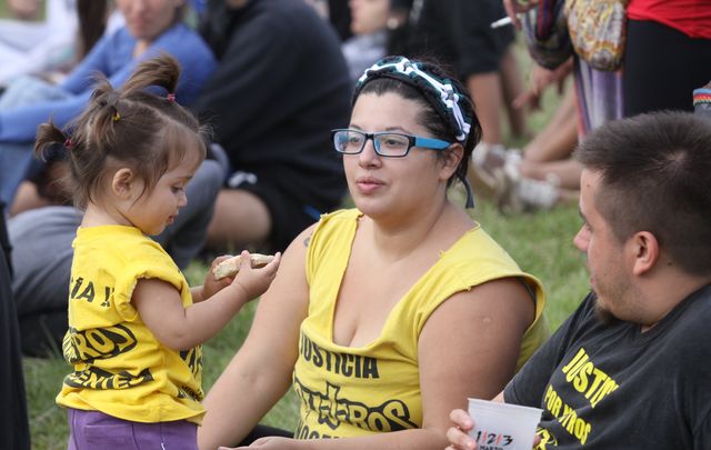 Familias enteras desafiaron la lluvia y disfrutaron de la fiesta. 