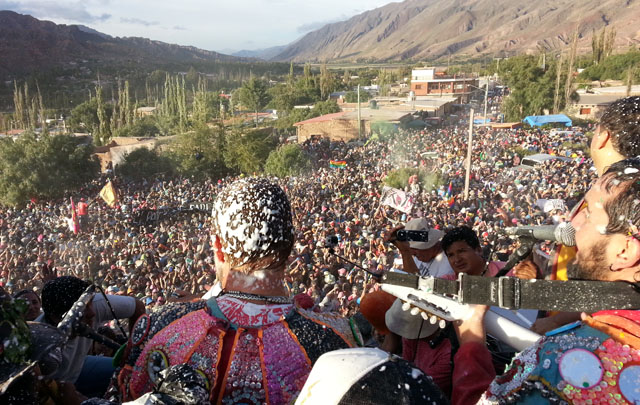 FOTO: Cerca de 30 mil turistas participan de la ceremonia.