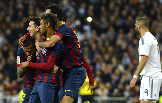 El delantero rosarino convirtió tres goles en el clásico español. 