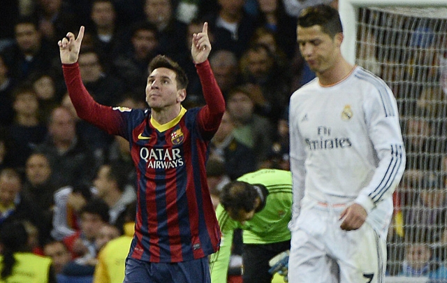 El delantero rosarino convirtió tres goles en el clásico español.