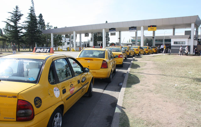 Un nuevo hecho de violencia se produjo en las afueras del aeropuerto de Córdoba.