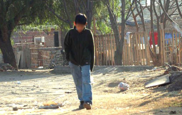 Casi la mitad de los niños y adolescentes son pobres en el país.