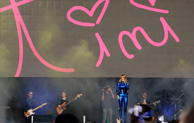 Violetta brindó un show libre y gratuito en los bosques de Palermo
