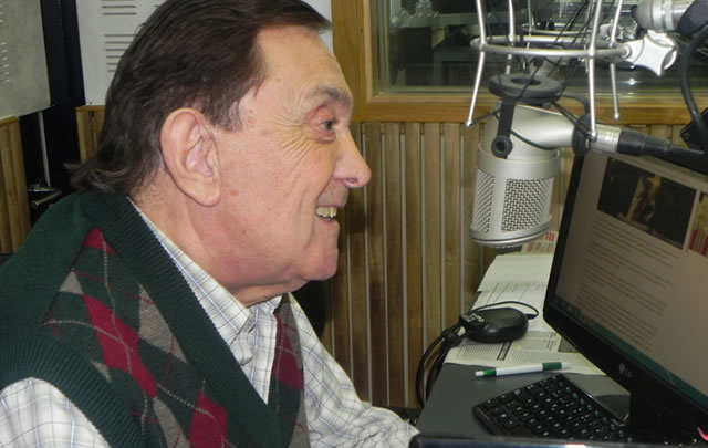 Carlitos Rolán en los estudios de Juntos.