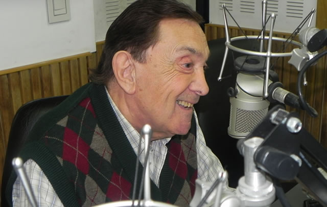 Carlitos Rolán en los estudios de Juntos.