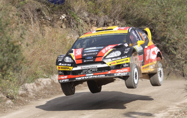 El Rally Mundial debutó con gran convocatoria en las sierras. 