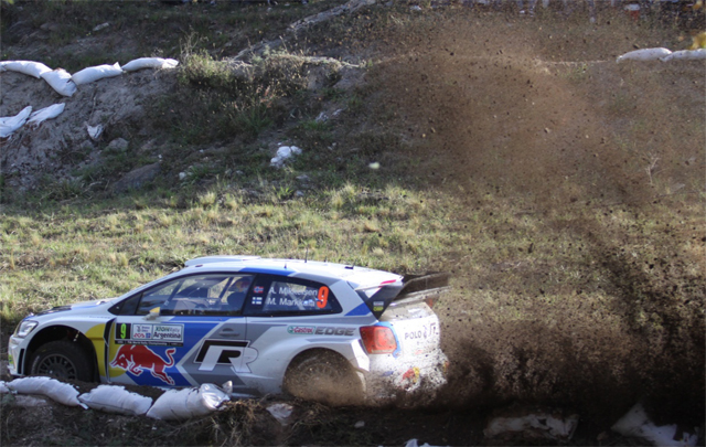 El Rally Mundial debutó con gran convocatoria en las sierras. 