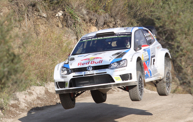 El Rally Mundial debutó con gran convocatoria en las sierras. 