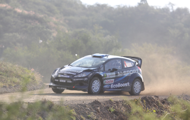 El Rally Mundial debutó con gran convocatoria en las sierras. 
