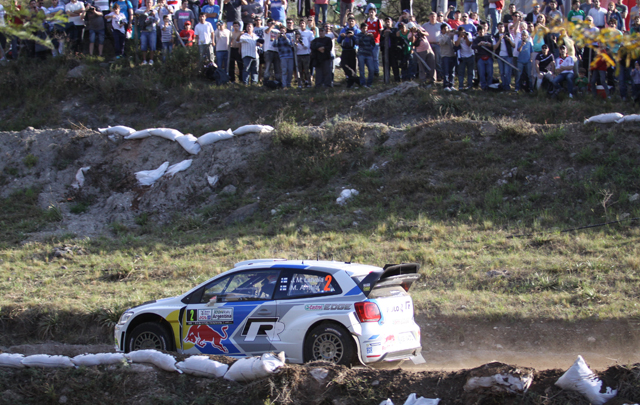 El Rally Mundial debutó con gran convocatoria en las sierras. 