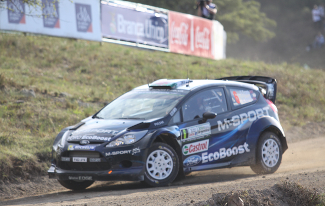 El Rally Mundial debutó con gran convocatoria en las sierras. 