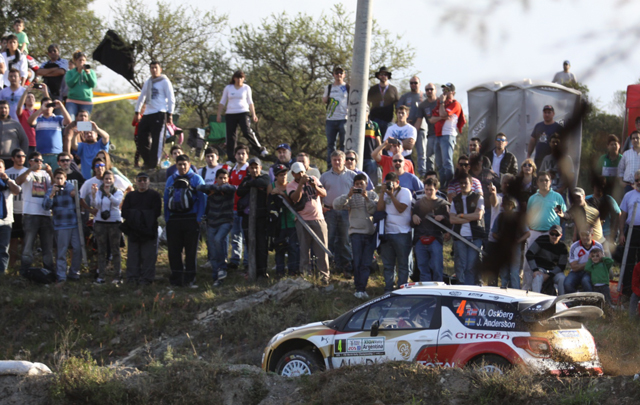 El Rally Mundial debutó con gran convocatoria en las sierras. 