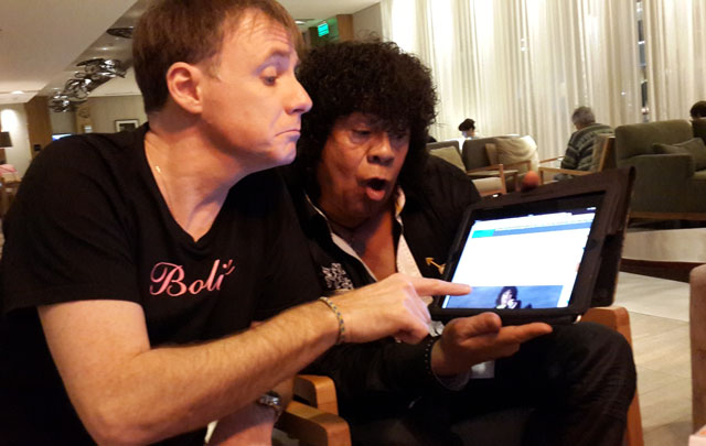 El Colo Gianola sigue cada paso de La Mona en España.