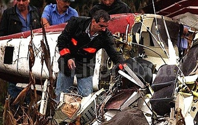 Carlitos Jr. murió en mayo de 1995 cuando piloteba un helicóptero.