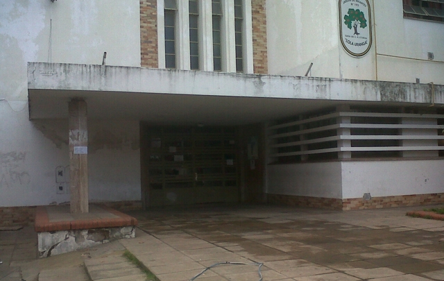 La escuela suspendió las clases en todos los niveles.