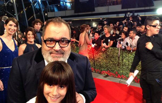 Jorge Lanata acompañado de su hija en la alfombra roja.