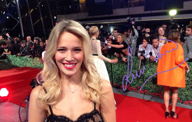 Luisana Lopilato en la alfombra roja.