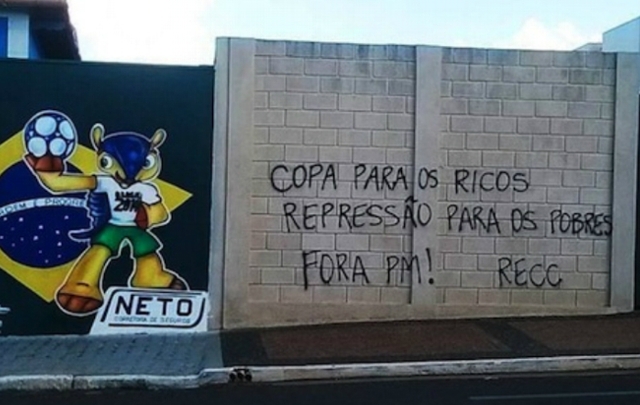 Los graffitis en las calles de ciudades brasileñas contra el Mundial.