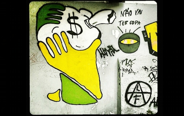 Los graffitis en las calles de ciudades brasileñas contra el Mundial.