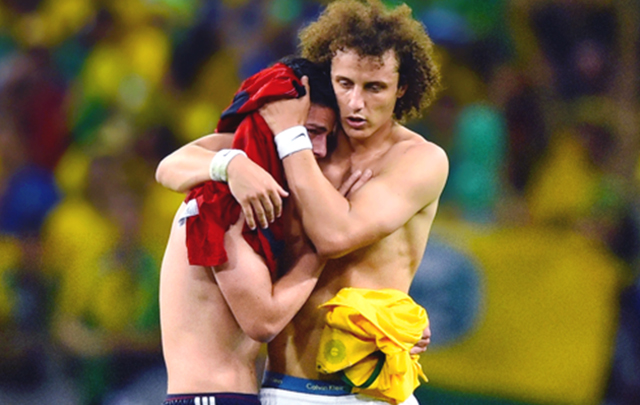 Emocionante consuelo a James Rodríguez.