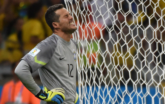 Impotencia, bronca, desazón, tristeza; el rostro del arquero lo dice todo.